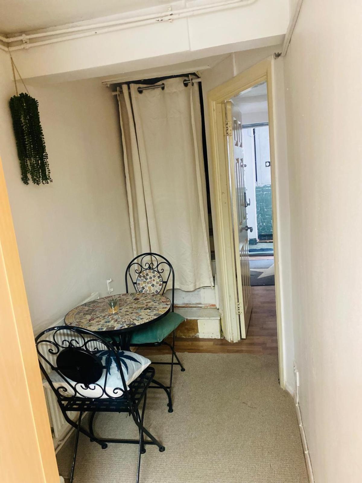 Cozy Studio Opposite Chelsea Stadium Londres Exterior foto
