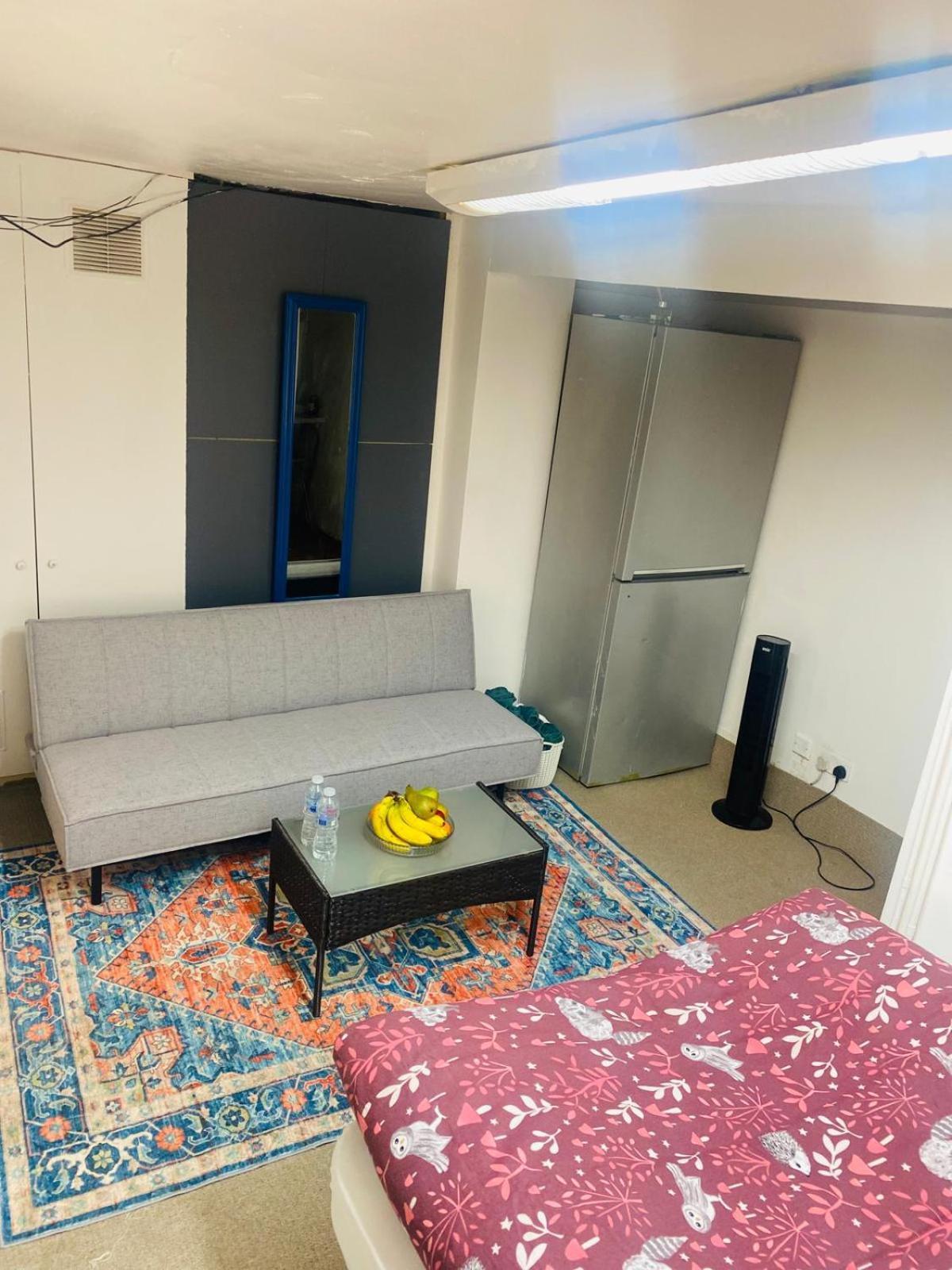 Cozy Studio Opposite Chelsea Stadium Londres Exterior foto